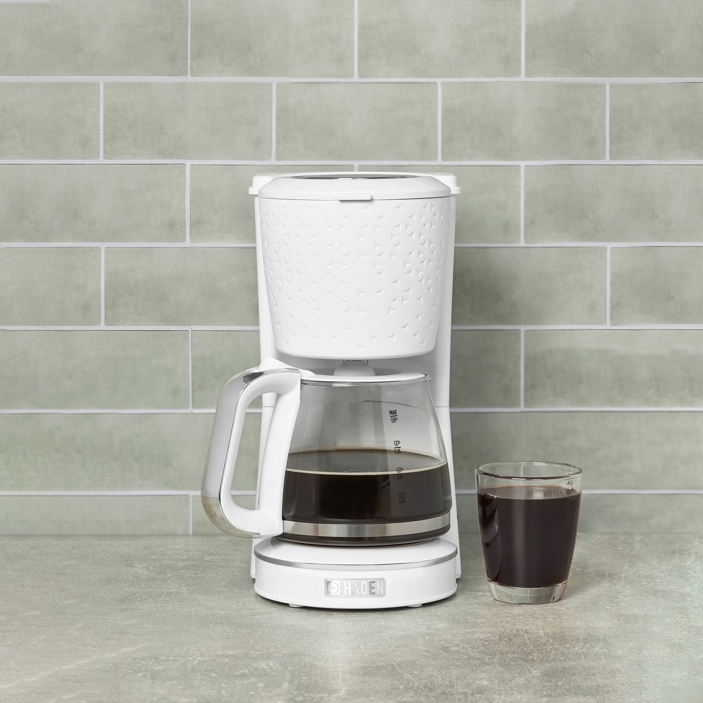 Starbeck Coffee Maker, Bright White & Chrome - 75122