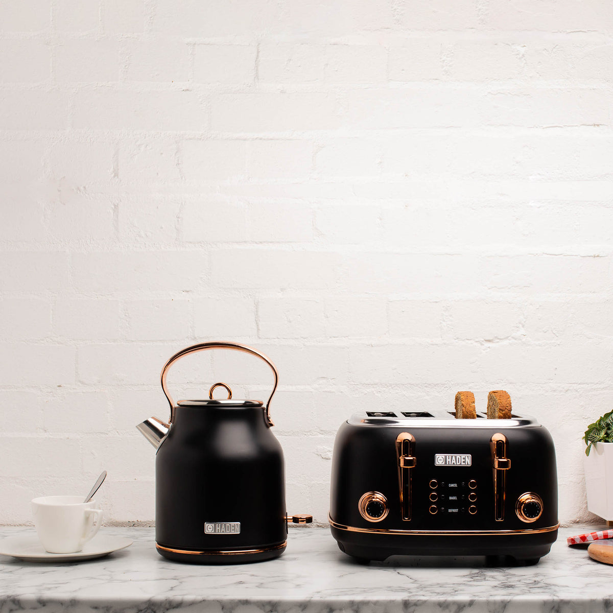 Haden Heritage Stainless Steel Electric Tea Kettle with Toaster,  Black/Copper, 1 Piece - Baker's