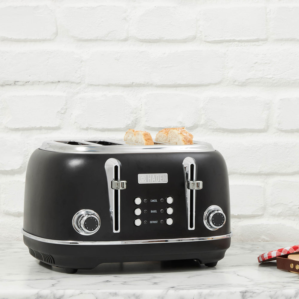 Heritage Black & Chrome 4-Slice Toaster