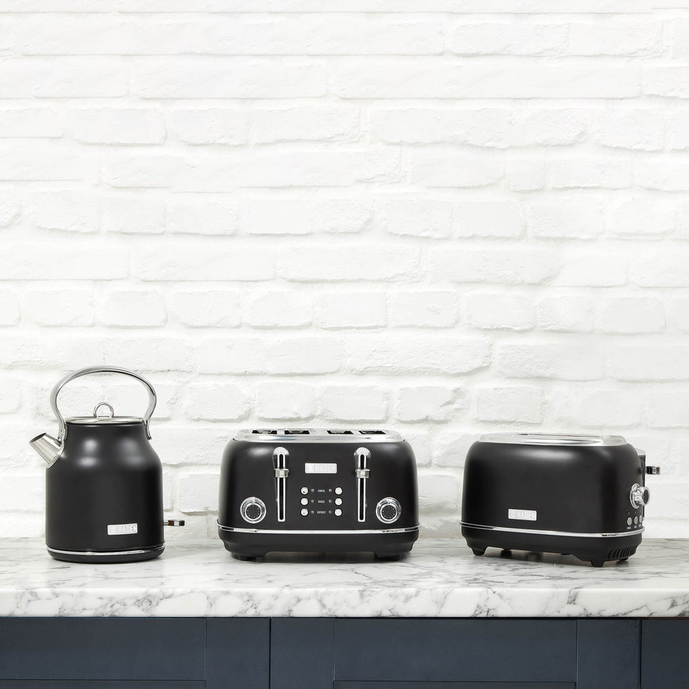 
                
                    Load image into Gallery viewer, Heritage Black &amp;amp; Chrome 4-Slice Toaster
                
            