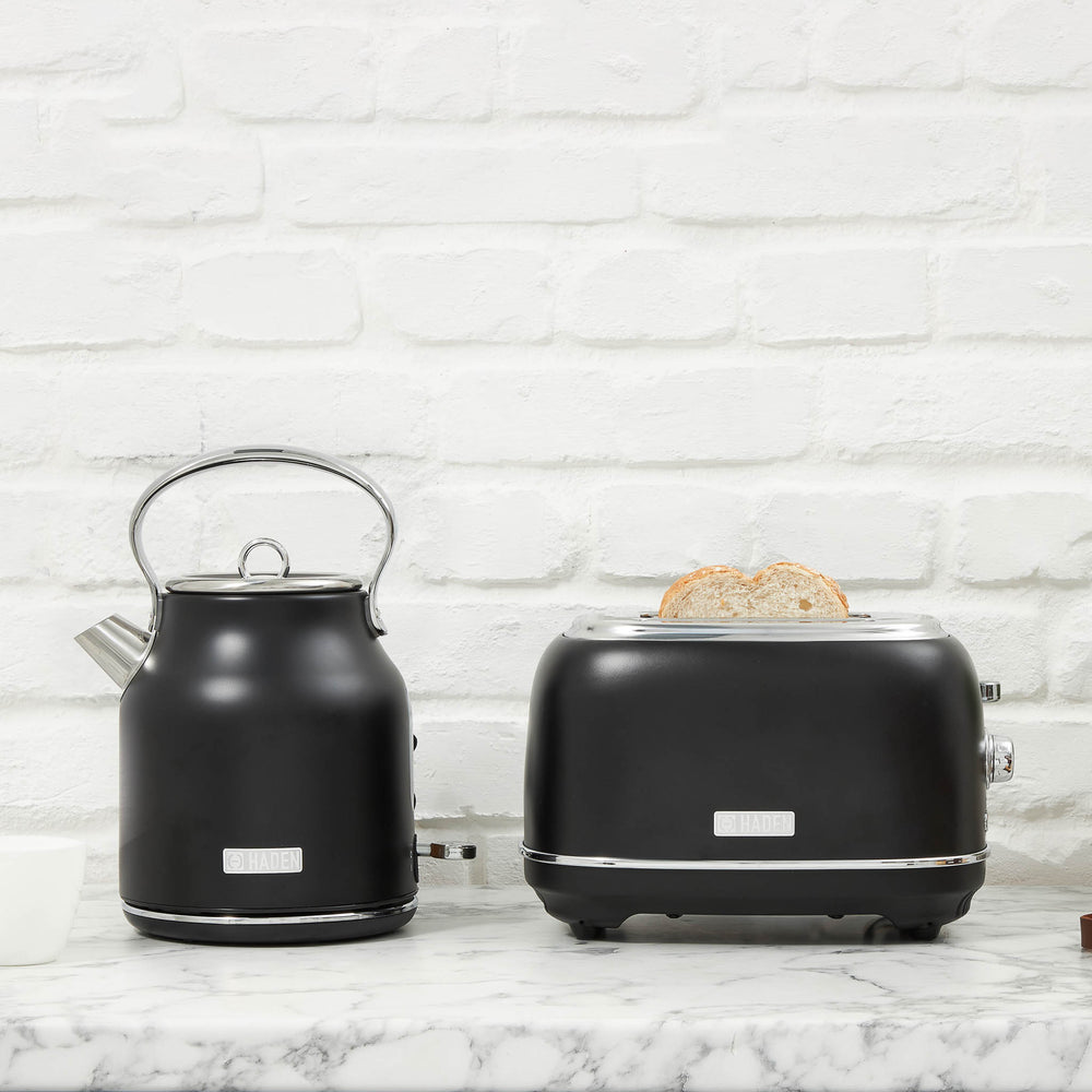 Highland 2-Slice Black 900-Watt Toaster in the Toasters department at